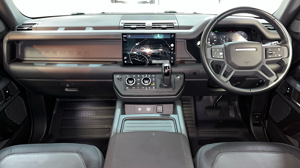 Land Rover Defender 110 Image 12