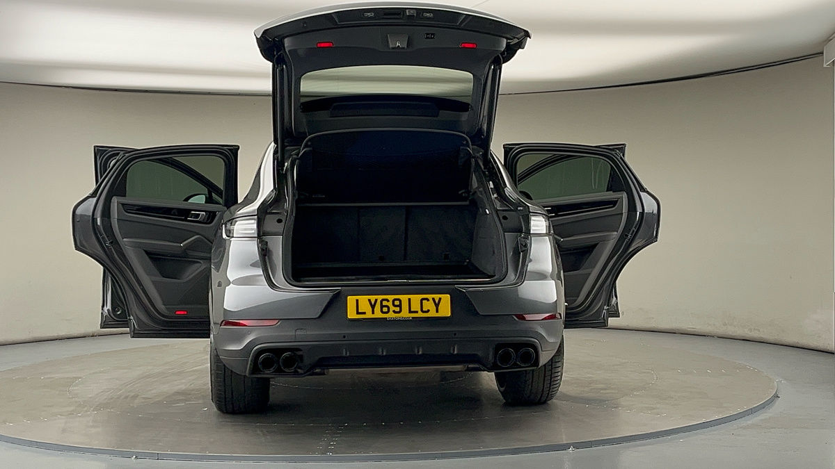 More views of Porsche Cayenne
