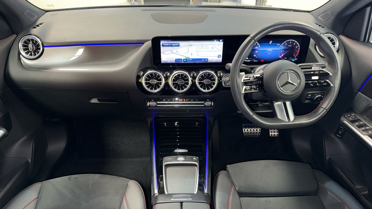 Mercedes-Benz GLA Image 12