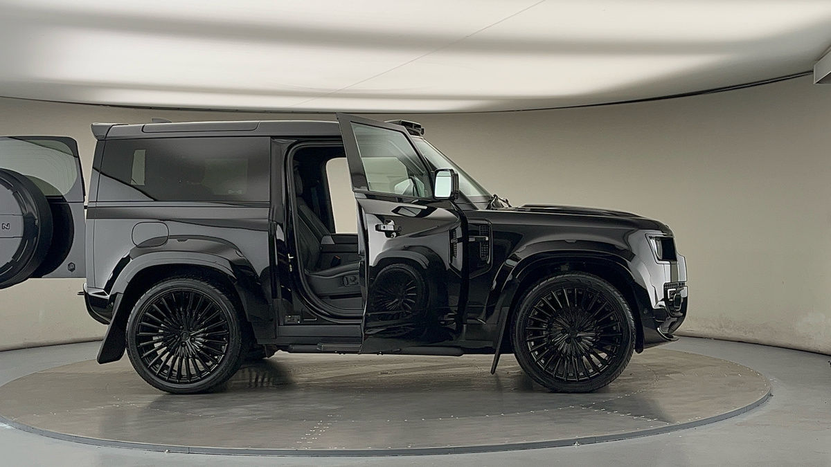 More views of Land Rover Defender 90