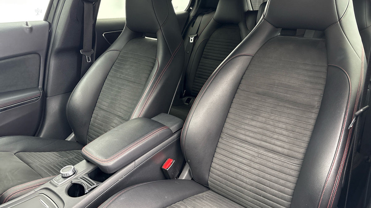 More views of Mercedes-Benz GLA