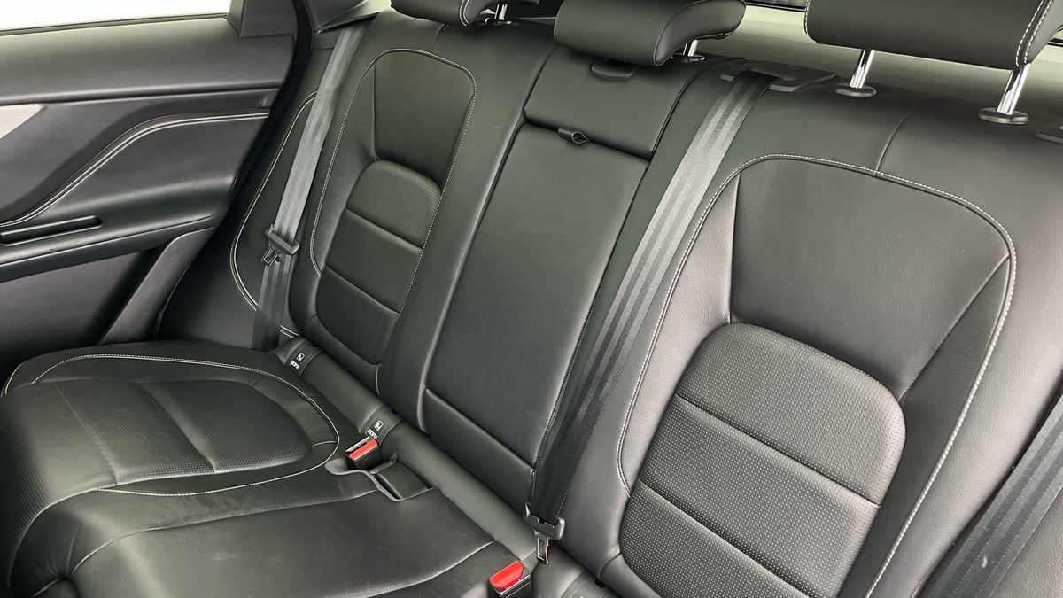 Jaguar F-PACE Image 8