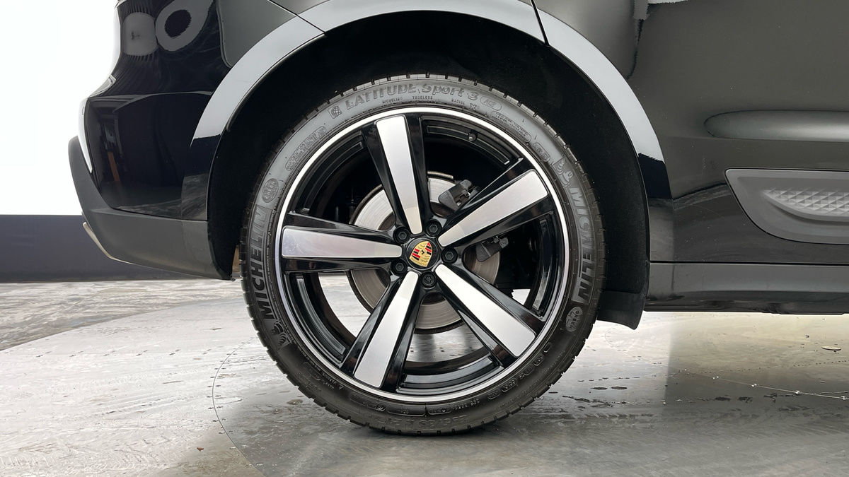 Porsche Macan Image 10