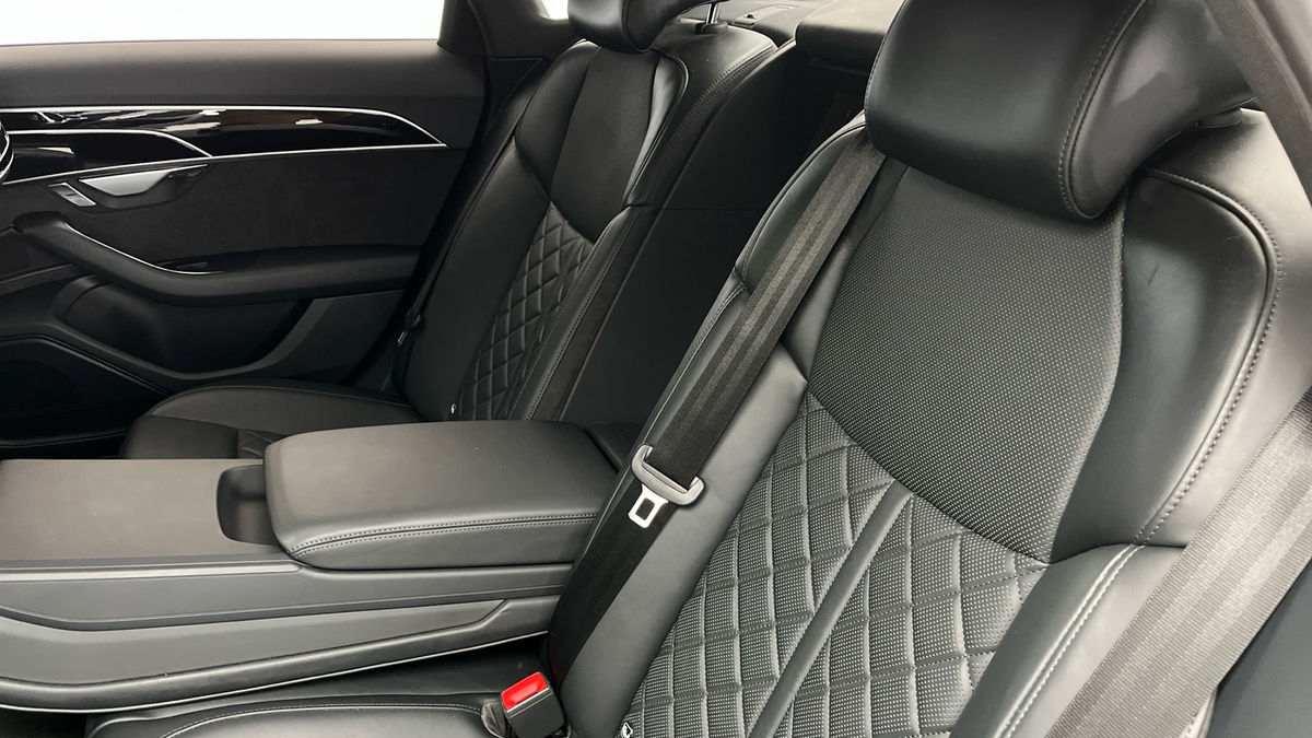 Audi A8 Image 9