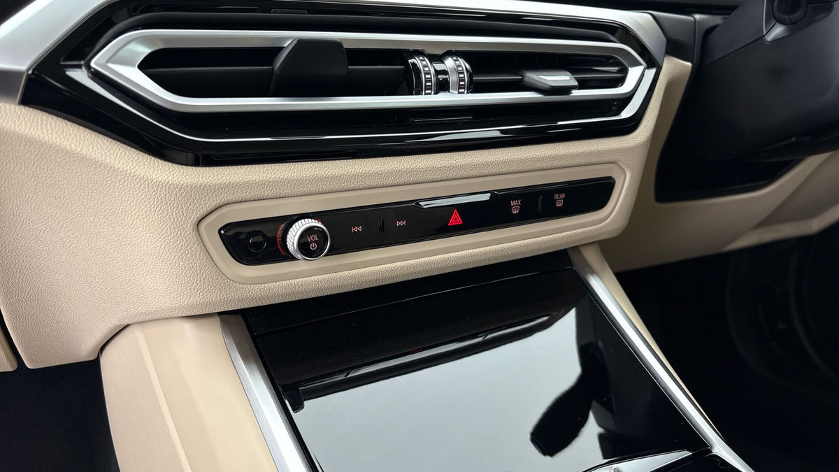BMW 3 Series Image 6
