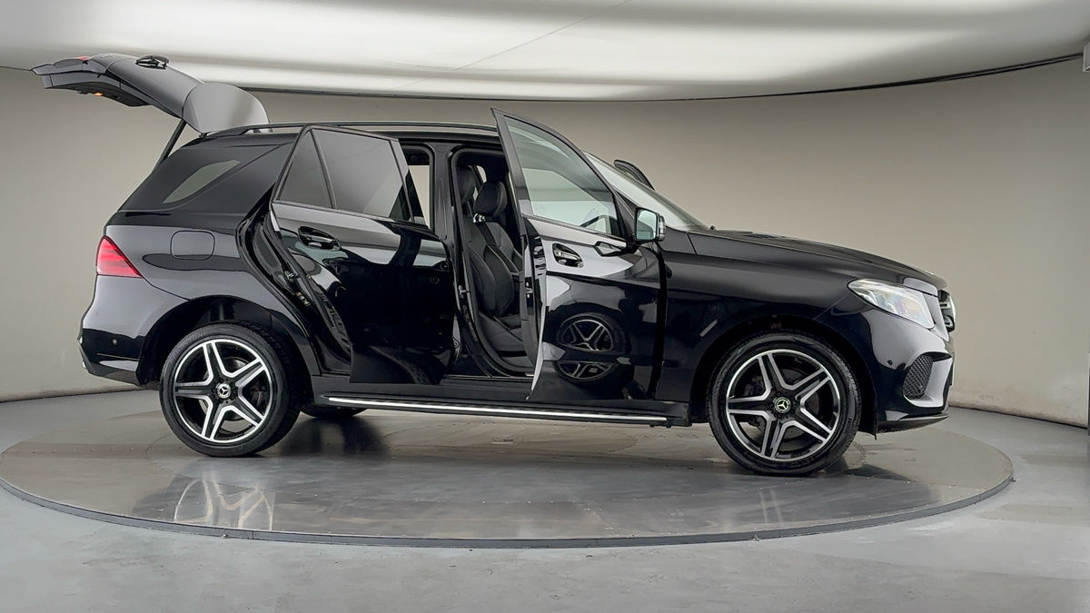 More views of Mercedes-Benz GLE