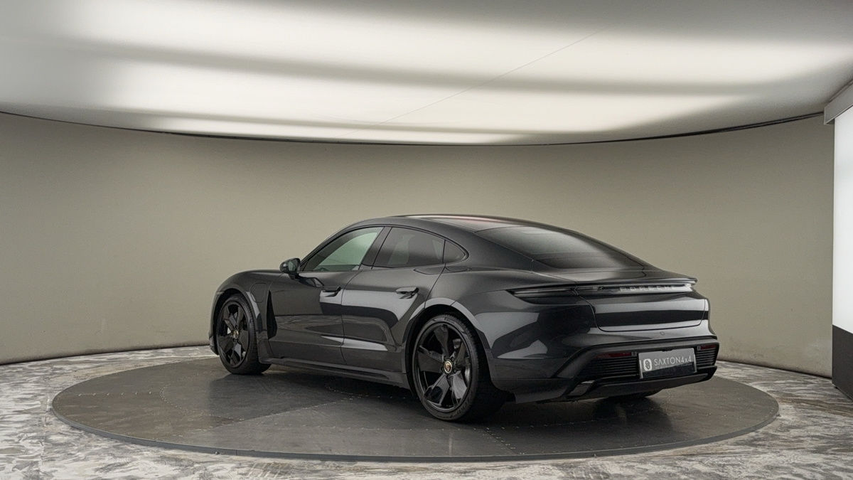 Porsche Taycan Image 2