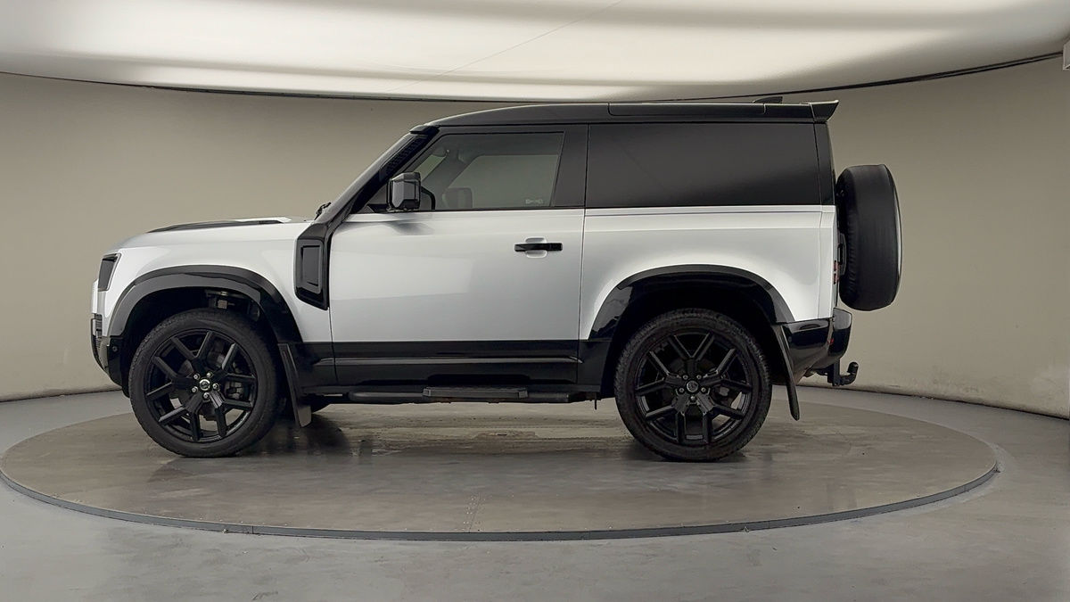 More views of Land Rover Defender 90
