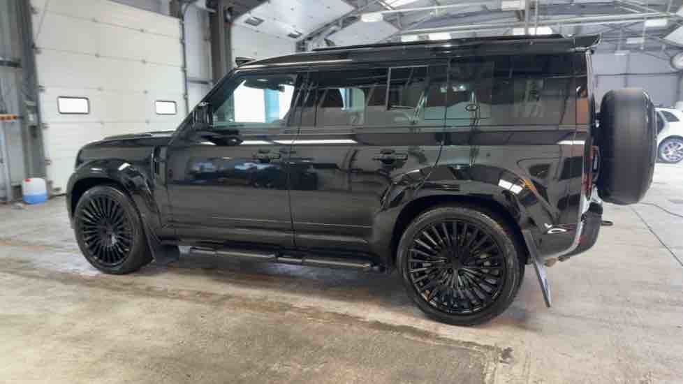 More views of Land Rover Defender 110