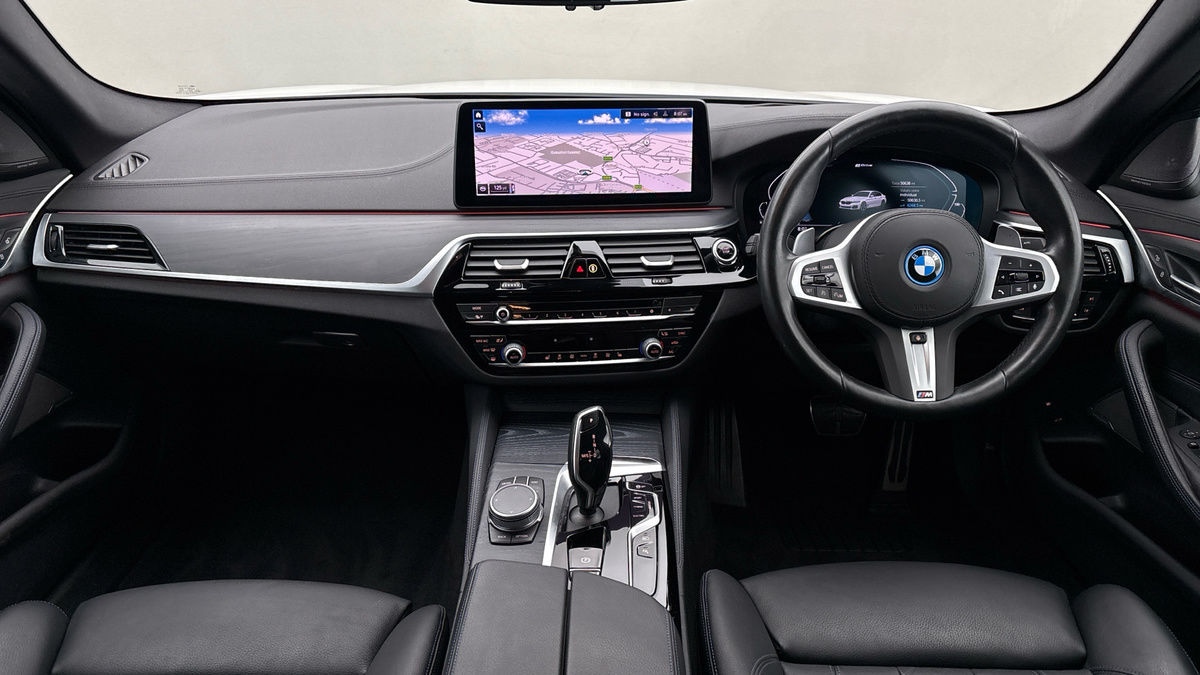 BMW 5 Series Image 12