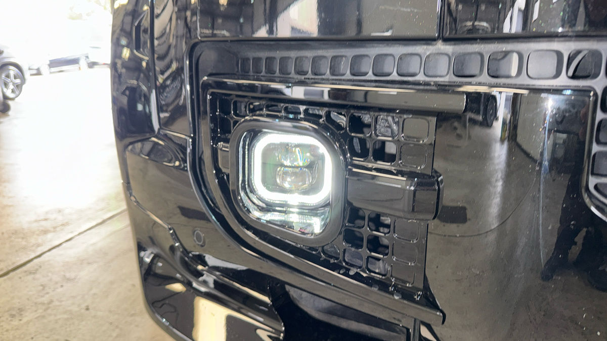 Land Rover Defender 110 Urban Image 42