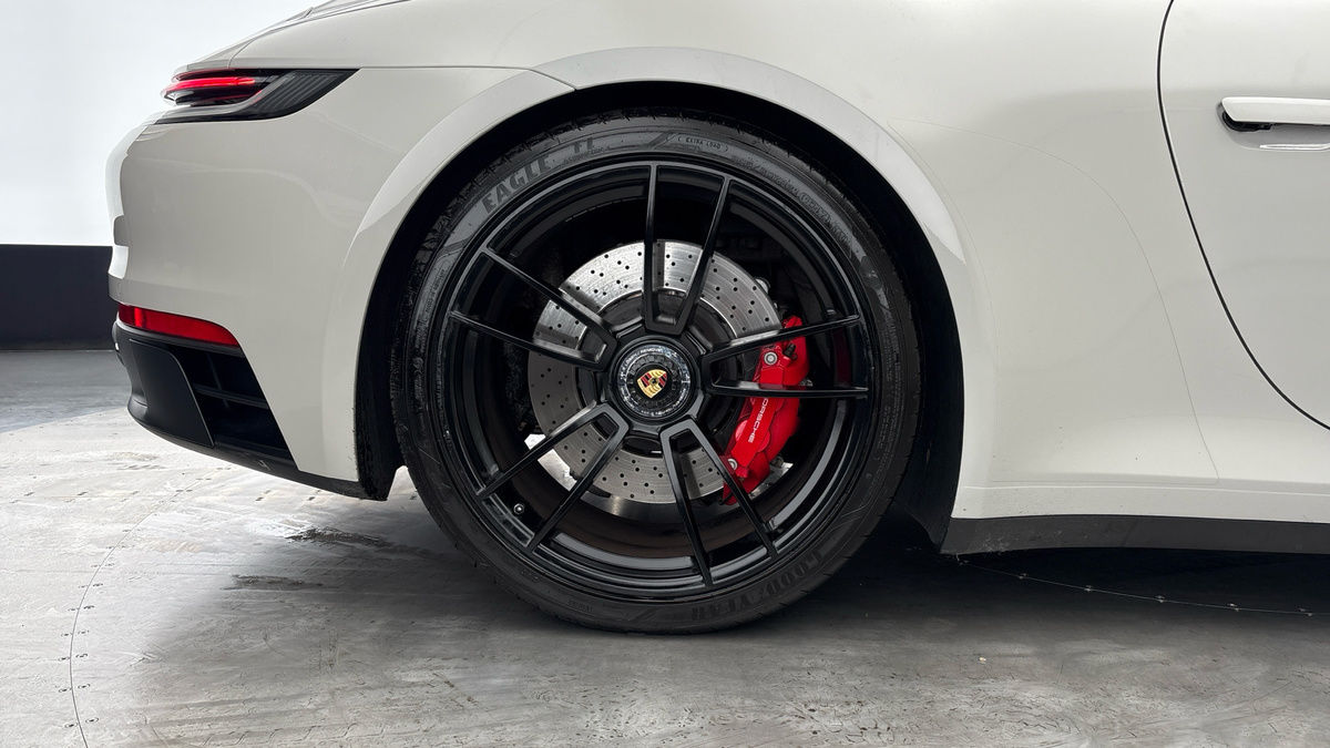 Porsche 911 Image 10