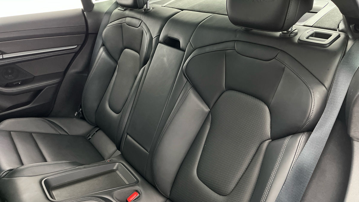 Porsche Taycan Image 8