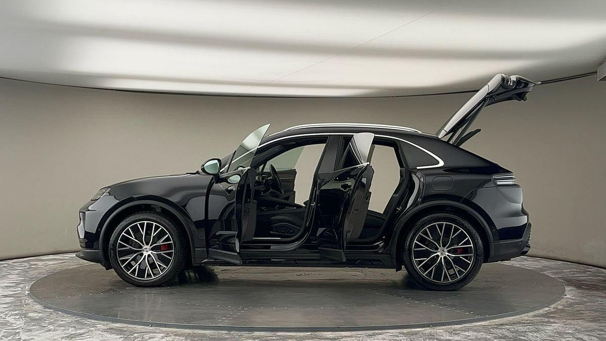 More views of Porsche Macan