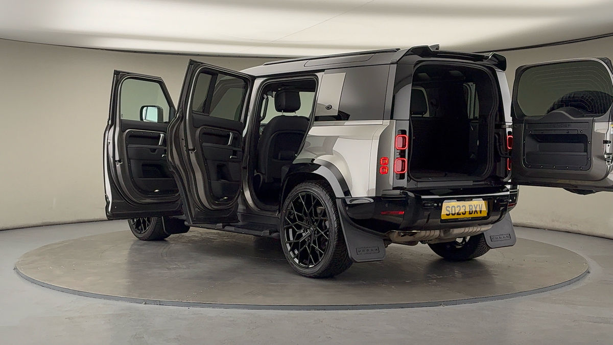 More views of Land Rover Defender 110