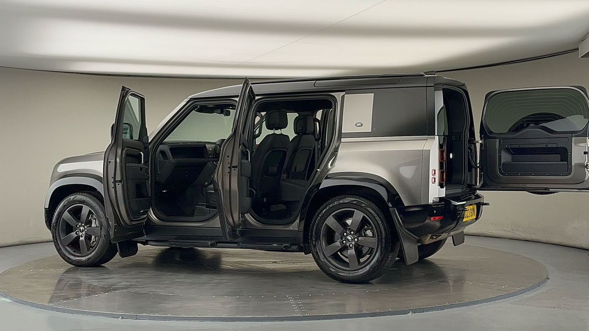 More views of Land Rover Defender 110