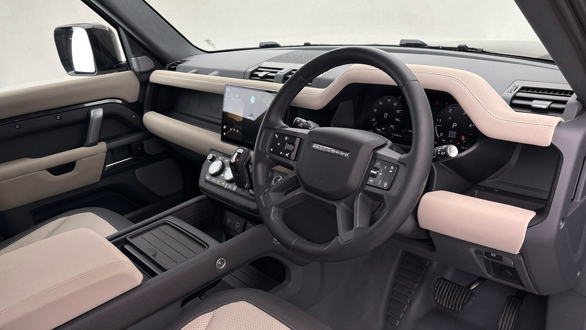 Land Rover Defender 130 Urban Image 5