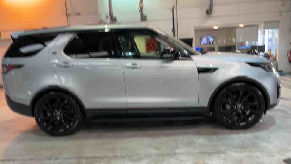 More views of Land Rover Discovery