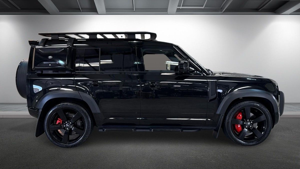 Land Rover Defender 110 Image 16