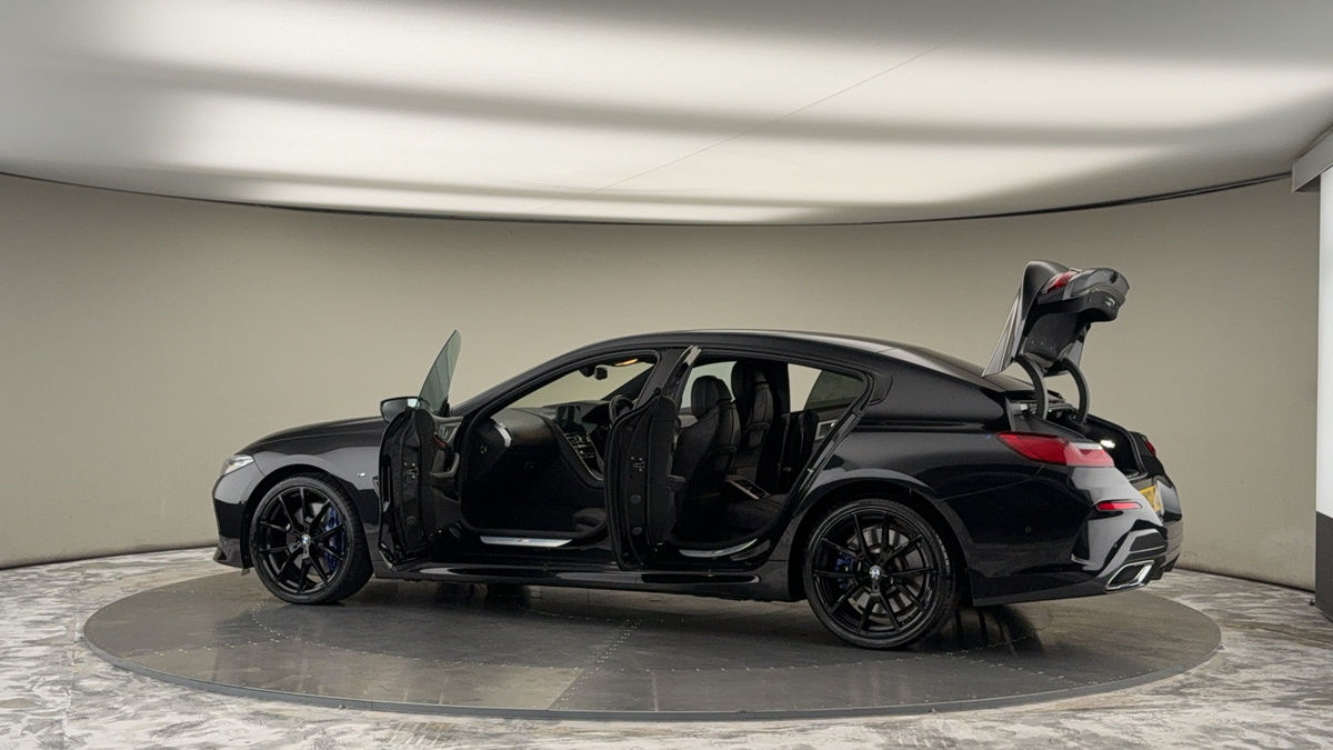 BMW 8 Series Image 10