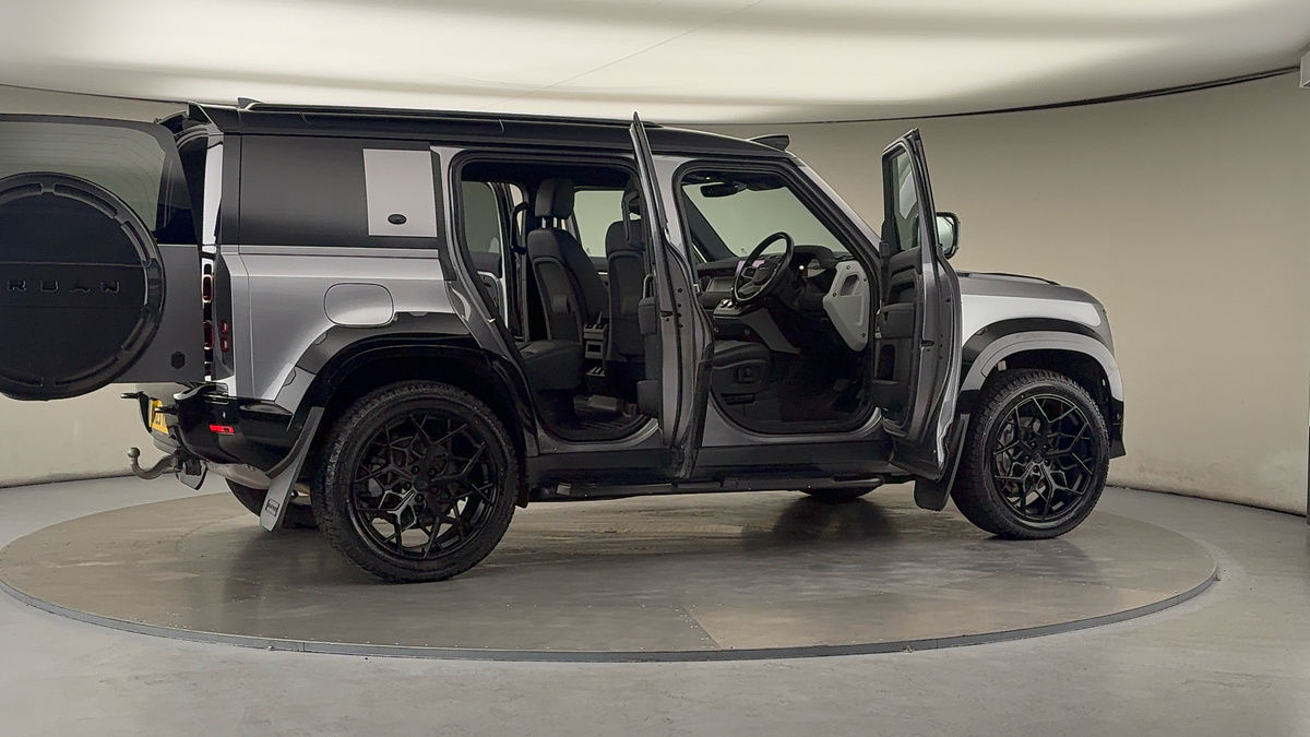 More views of Land Rover Defender 110