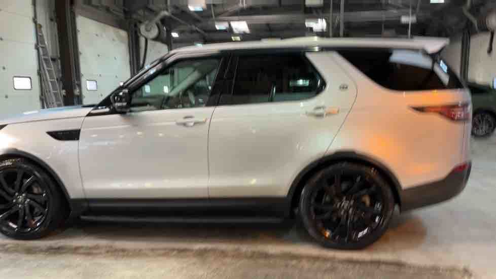 More views of Land Rover Discovery