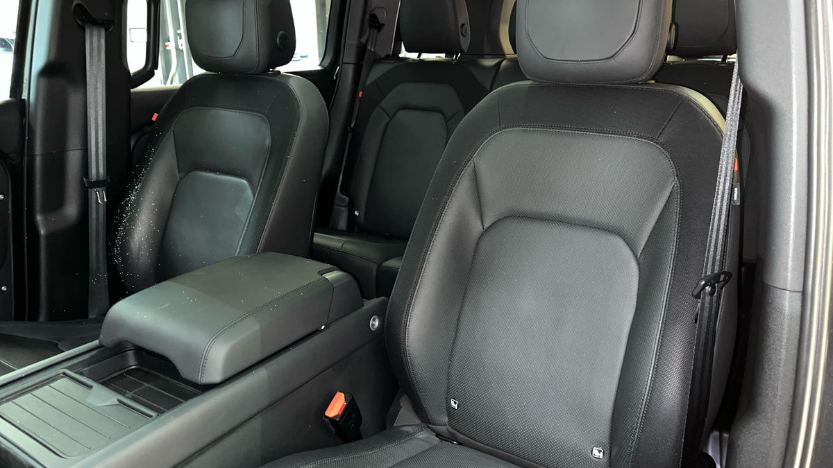 Land Rover Defender 110 Image 6