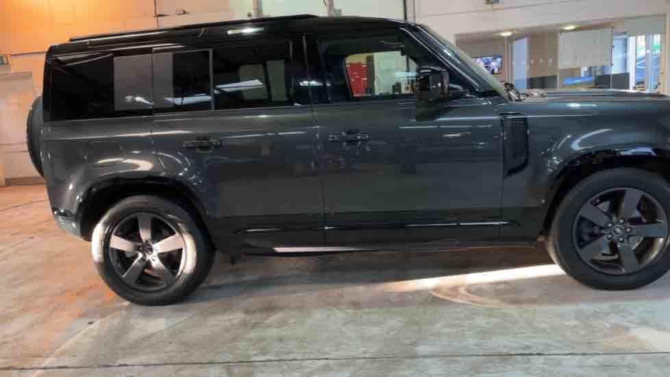More views of Land Rover Defender 110