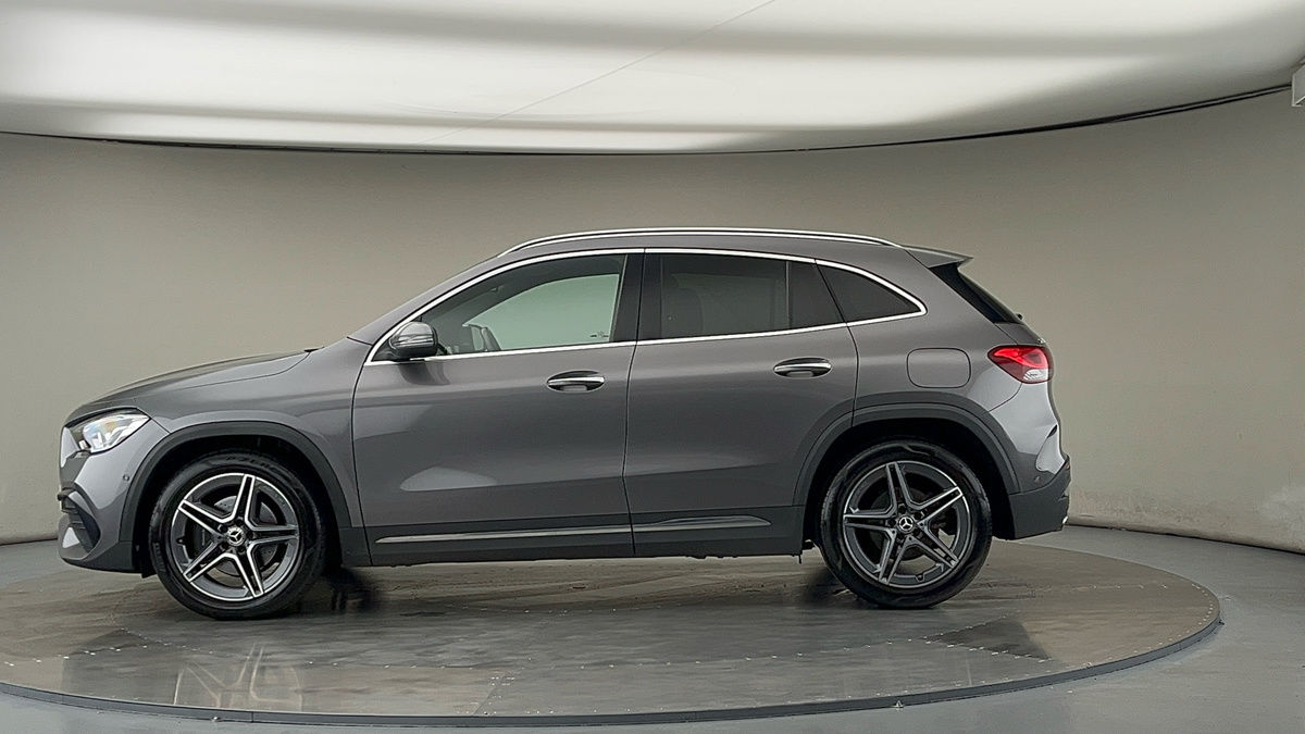 Mercedes-Benz GLA Image 15