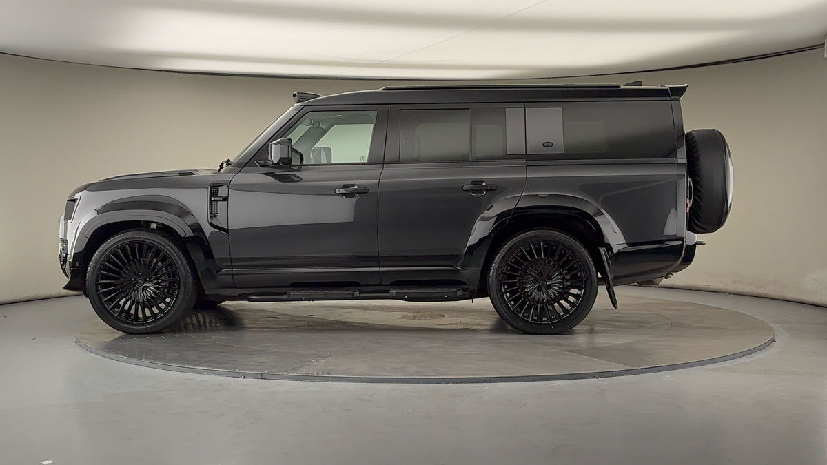 Land Rover Defender 130 Urban Image 15