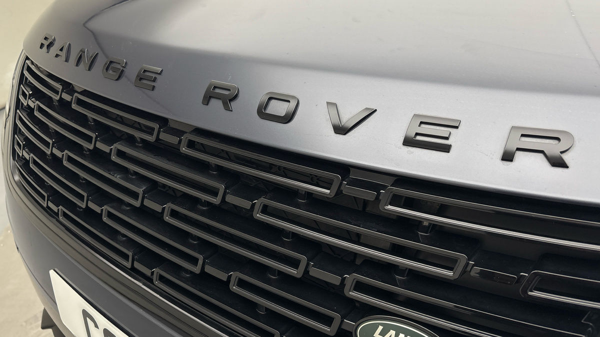 Land Rover Range Rover Velar Image 24