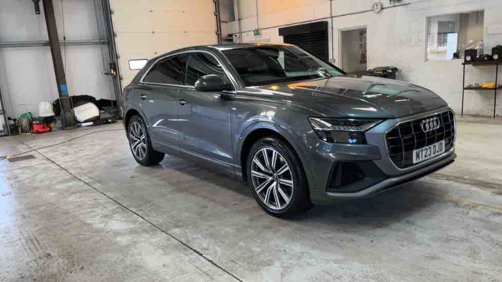 More views of Audi Q8