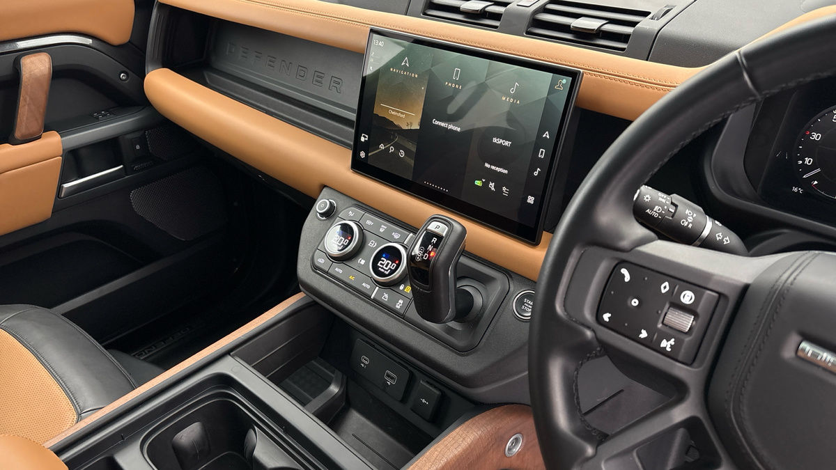 Land Rover Defender 110 Urban Image 18