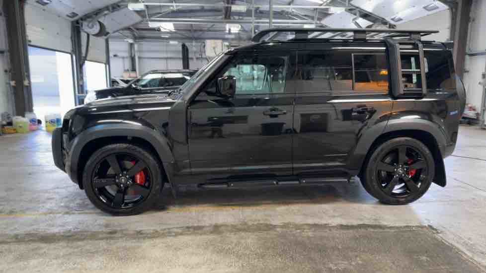 More views of Land Rover Defender 110