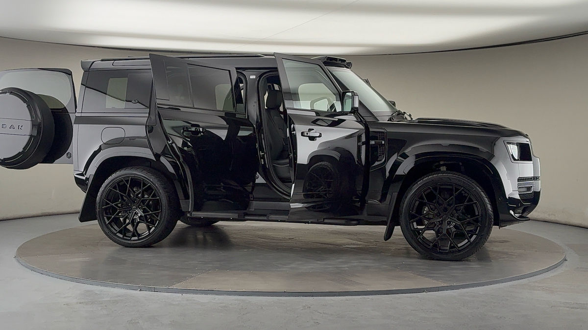 More views of Land Rover Defender 110