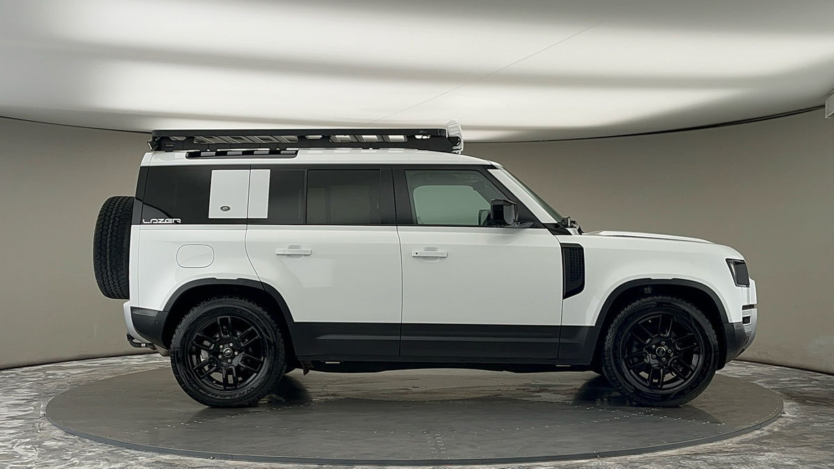 Land Rover Defender 110 Image 16