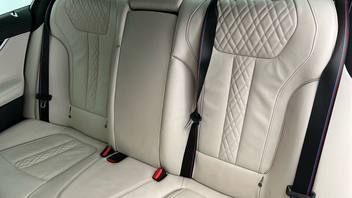 BMW 7 Series Image 8