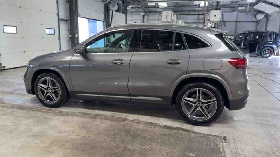 More views of Mercedes-Benz GLA