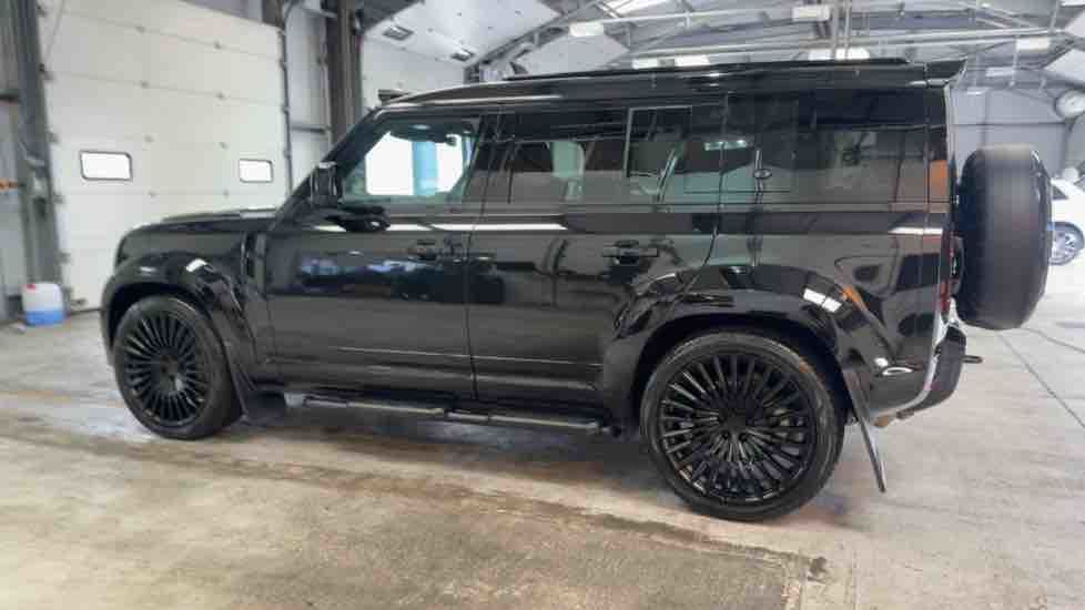 More views of Land Rover Defender 110
