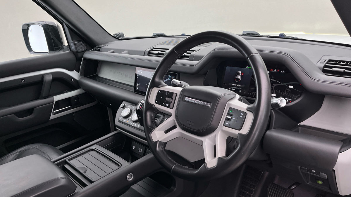 Land Rover Defender 110 Image 5