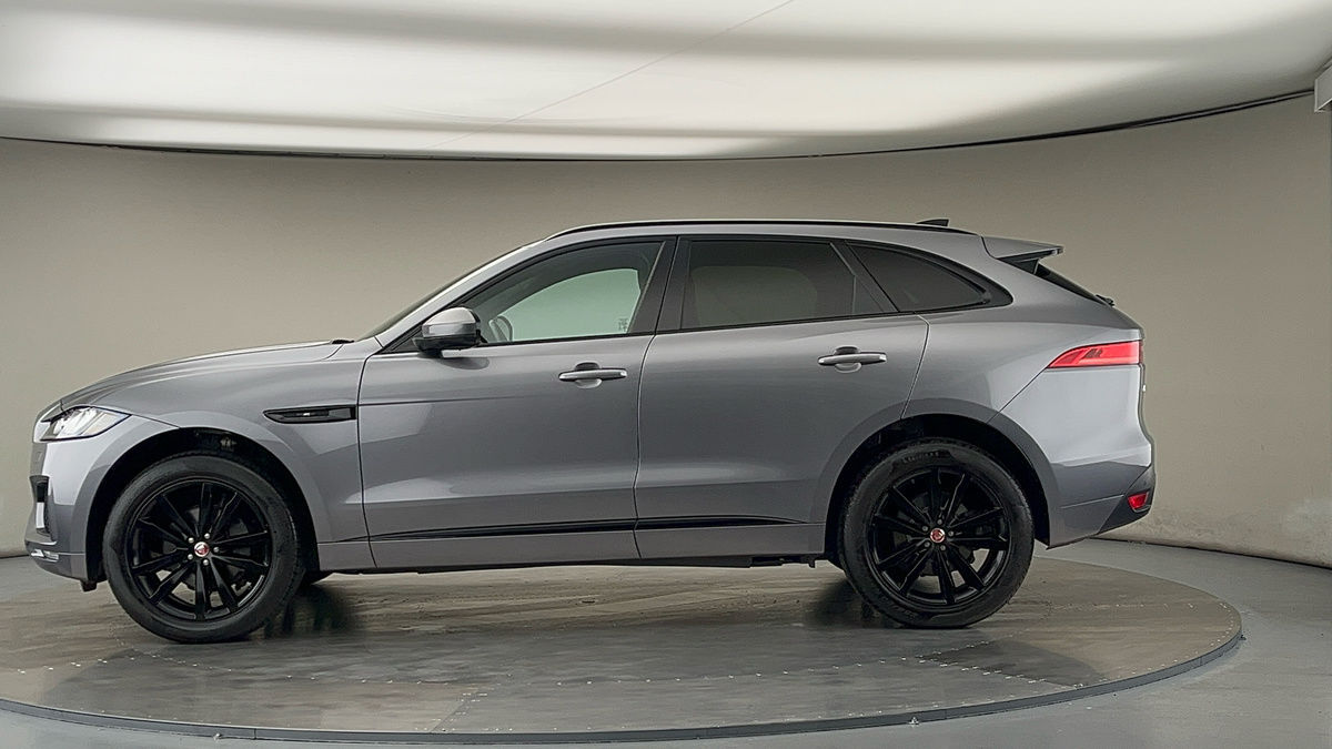 Jaguar F-PACE Image 15