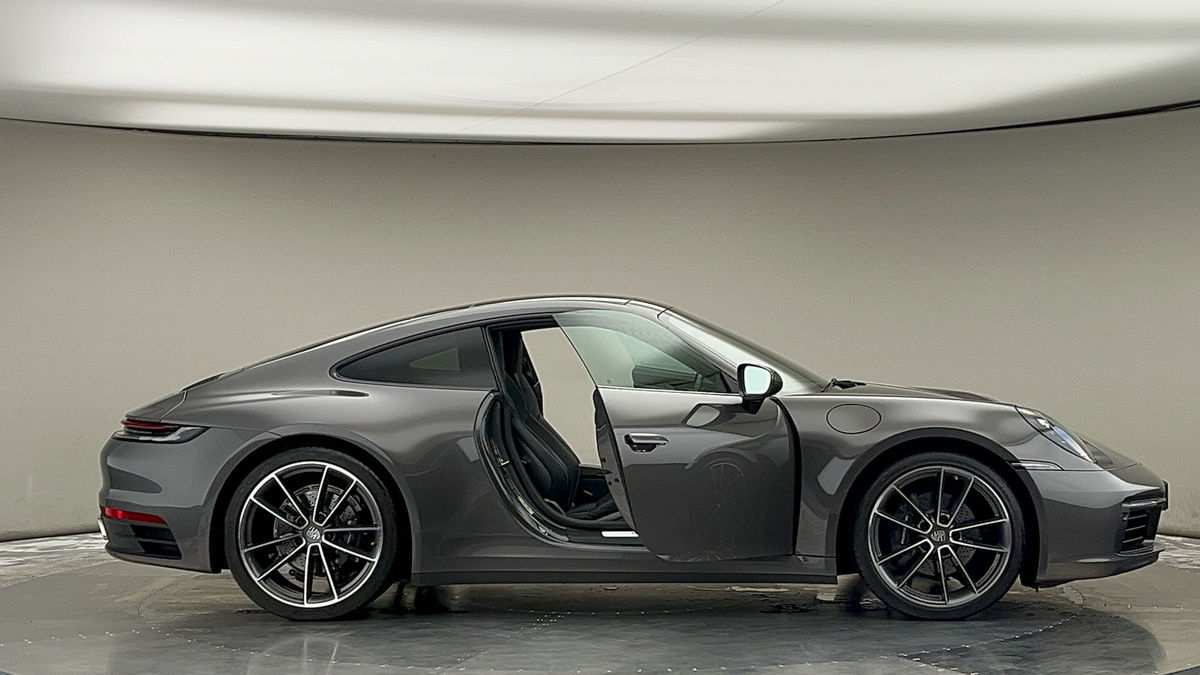More views of Porsche 911