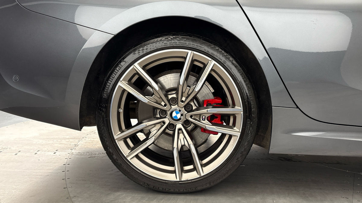 BMW 3 Series Image 10