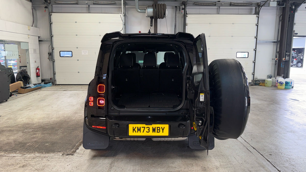 Land Rover Defender 110 Urban Image 22