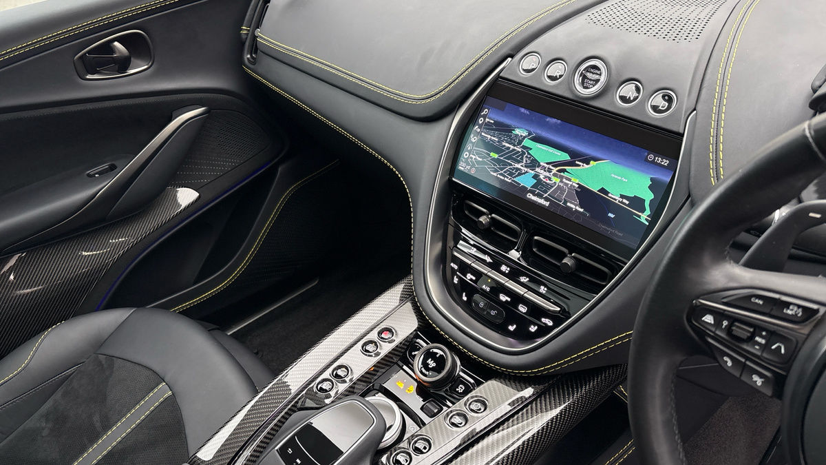 Aston Martin DBX Image 18
