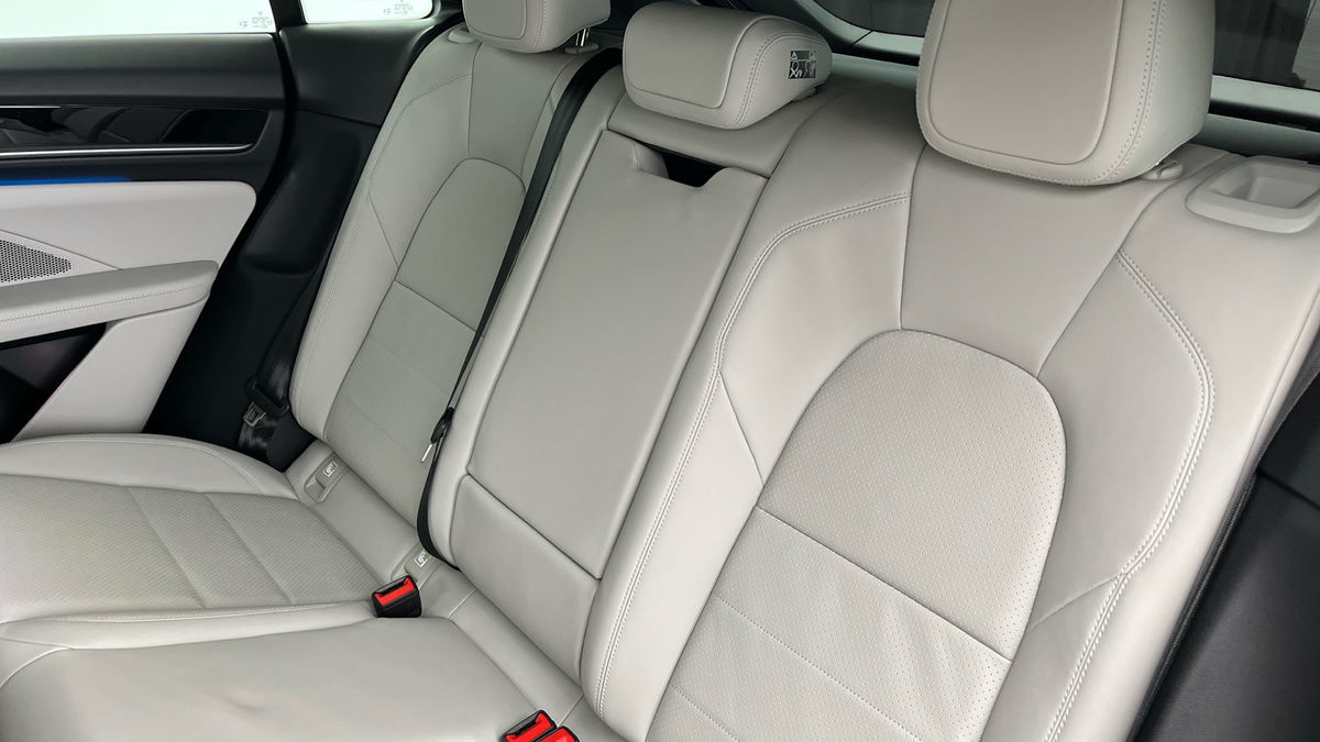 Porsche Macan Image 8