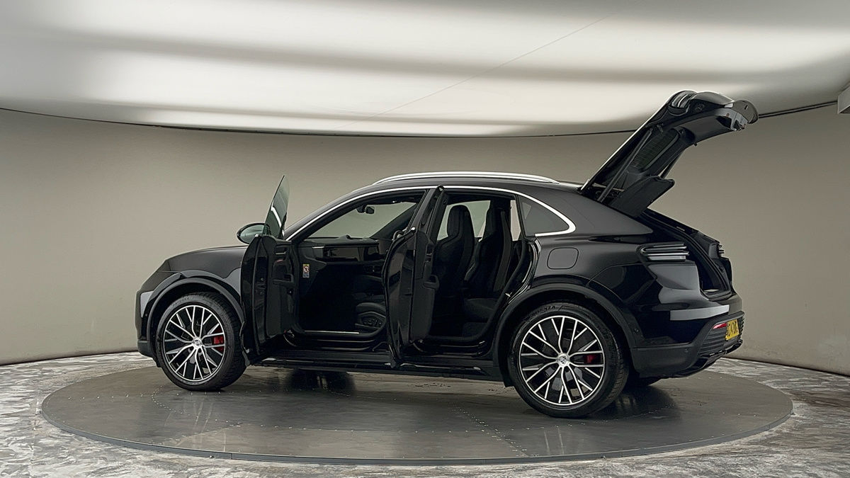 More views of Porsche Macan