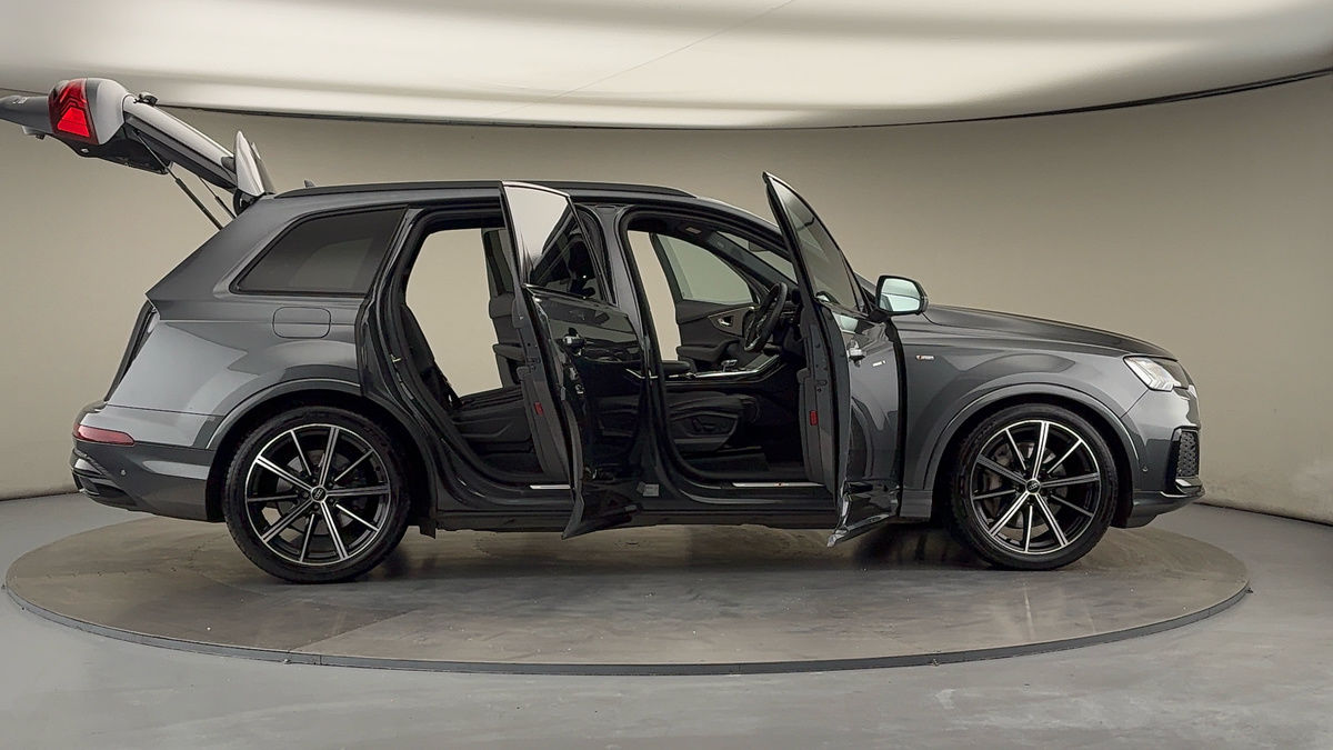 More views of Audi Q7