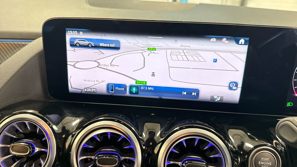 Mercedes-Benz GLA Image 17