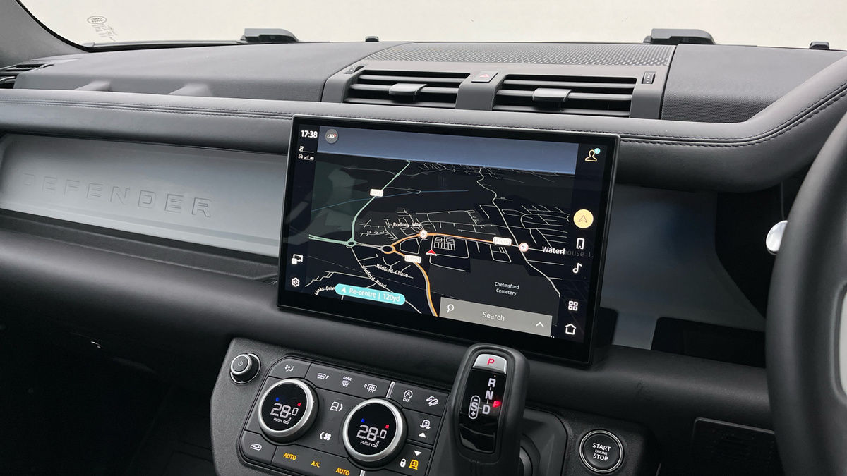 Land Rover Defender 110 Urban Image 17